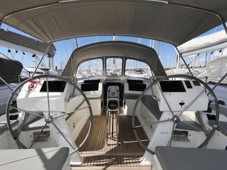 Bareboat Rental Sailboat Hanse with a boat licence