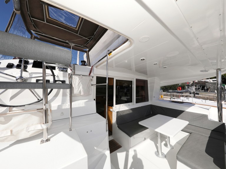 Yacht charter Šibenik cheap Lagoon 400 S2