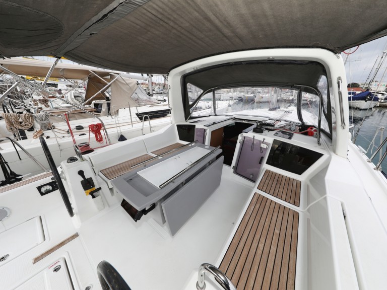 Sailboat rental in Šibenik - Bénéteau Oceanis 41.1