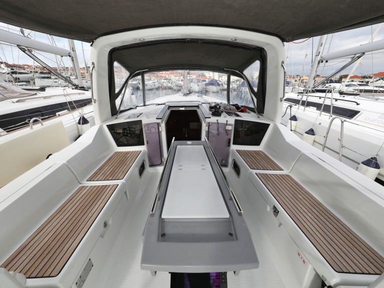 Boat rental Bénéteau Oceanis 41.1 in Šibenik on Samboat