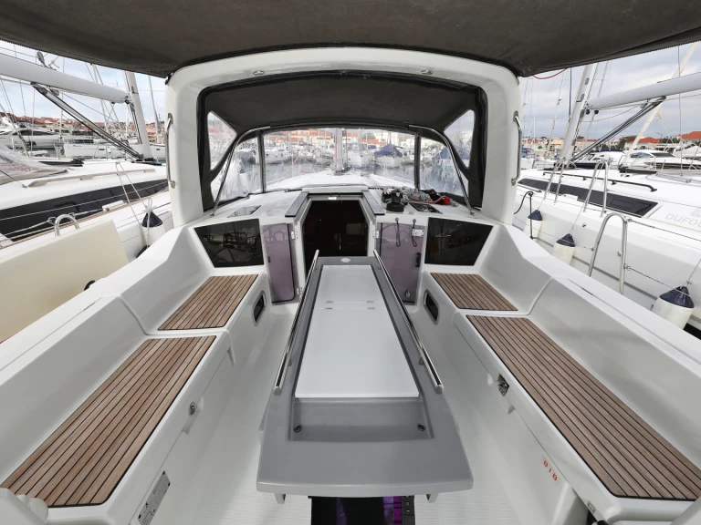 Boat rental Bénéteau Oceanis 41.1 in Šibenik on Samboat