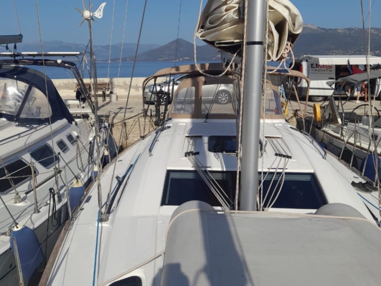 Sailboat for rent Pálairos at the best price