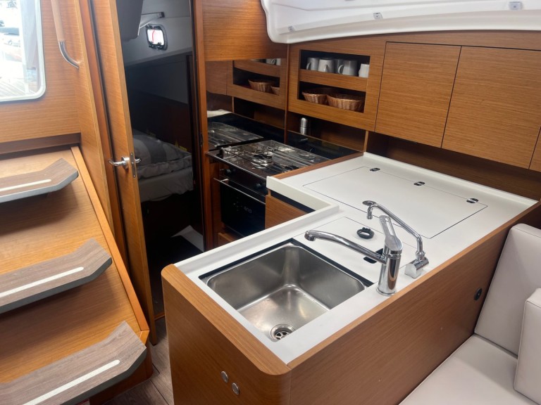Yacht charter Punat cheap Sun Odyssey 380