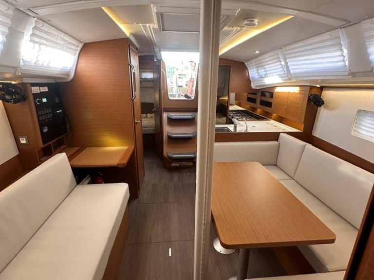 Sailboat rental with or without captain Jeanneau Punat