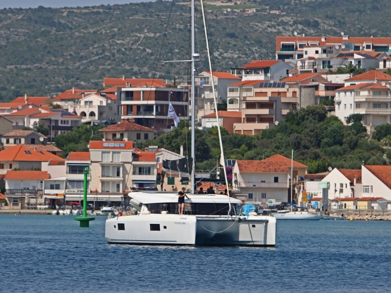 Boat rental Lagoon Lagoon 42 in Rogoznica on Samboat