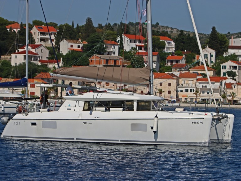 Catamaran rental in Rogoznica - Lagoon Lagoon 421