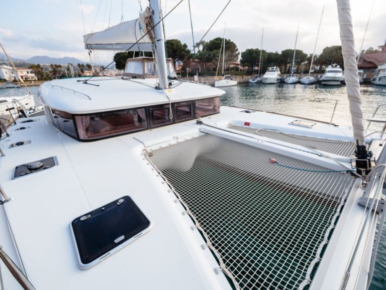 Yacht charter Punta Ala cheap Lagoon 400 S2