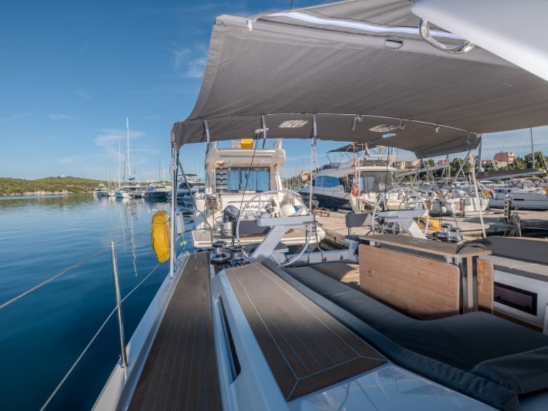 Sailboat for rent Šibenik at the best price