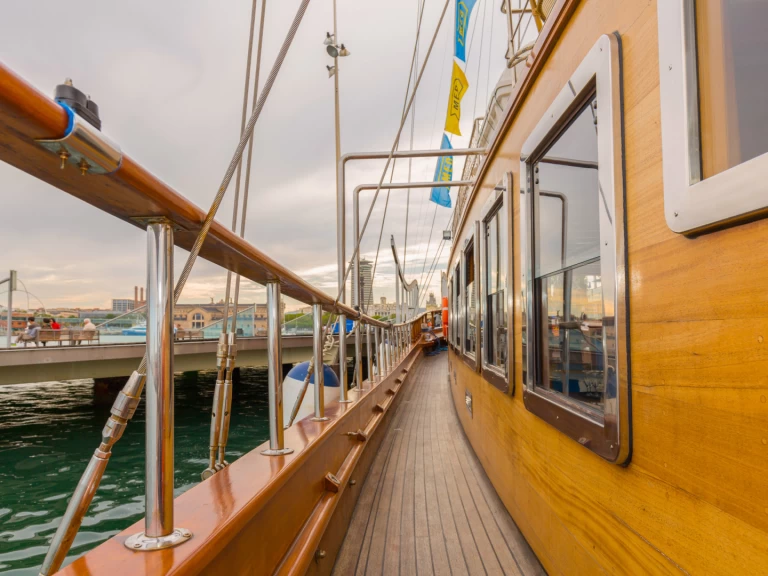 Boat rental Abacus Goleta Karya in Barcelona on Samboat