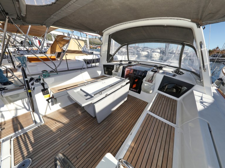 Rent a Bénéteau Oceanis 45 Trogir