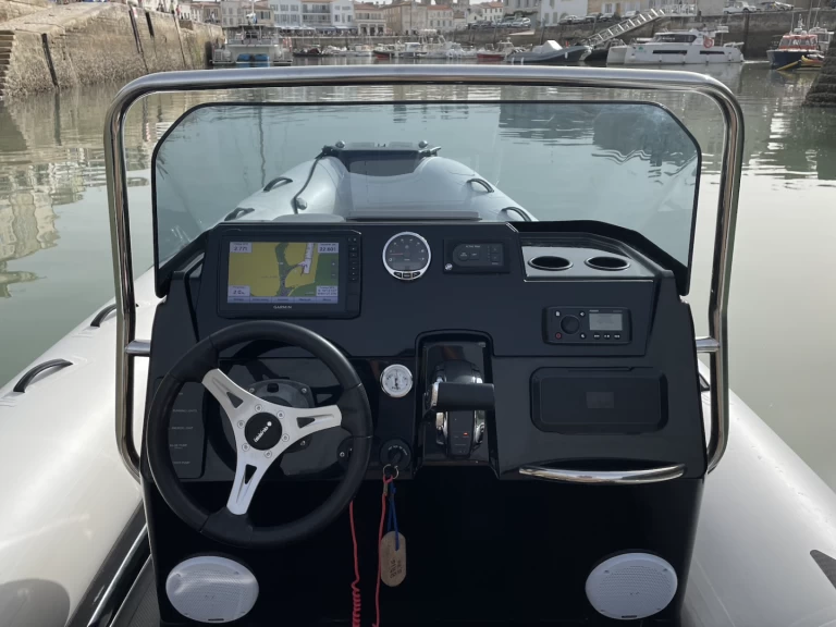 Rent a Brig Eagle 6.7 Saint-Martin-de-Ré
