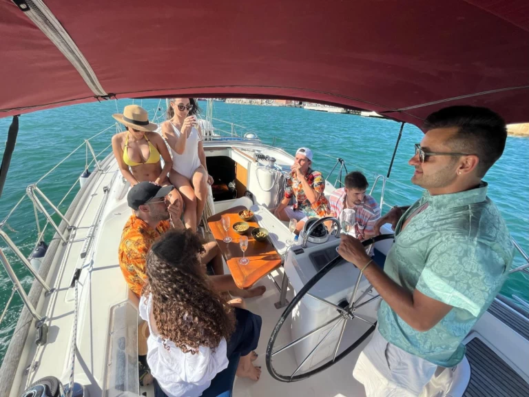 Rent a Bénéteau Oceanis Clipper 423 Barcelona