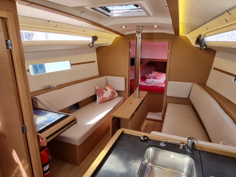 Sailboat rental with or without captain Jeanneau Pula