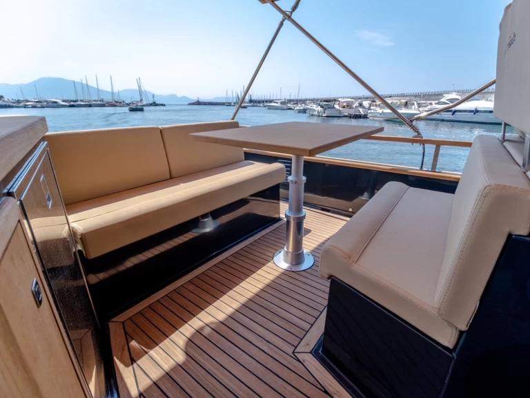 Motorboat rental with or without captain Nautica Esposito Marinella di Sarzana