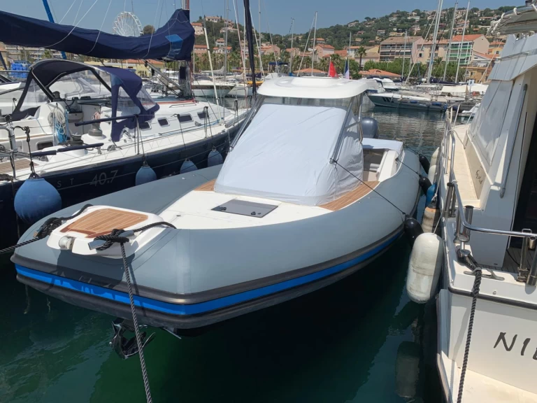 Boat rental Joker Boat clubman 35 in Port du Lavandou on Samboat
