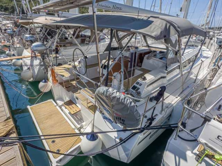 Rent a Bavaria Bavaria C42 Pula