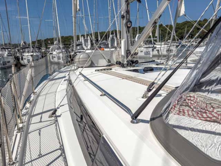 Yacht charter Pula cheap Bavaria C42