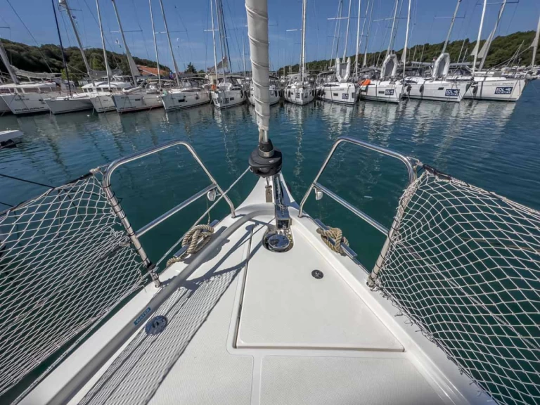 Sailboat rental in Pula - Bavaria Bavaria C42