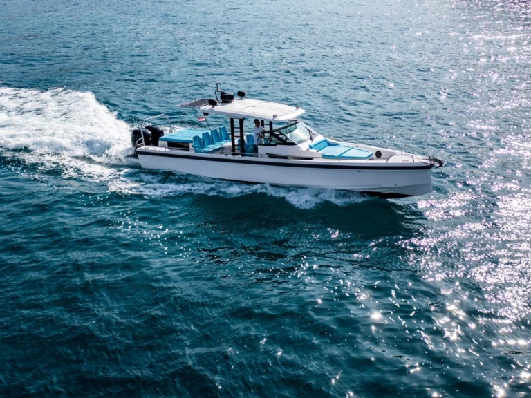 Bareboat Rental Motorboat Axopar with a boat licence
