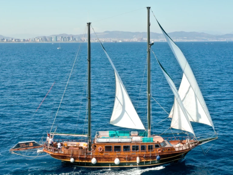 Sailboat for rent Barcelona at the best price