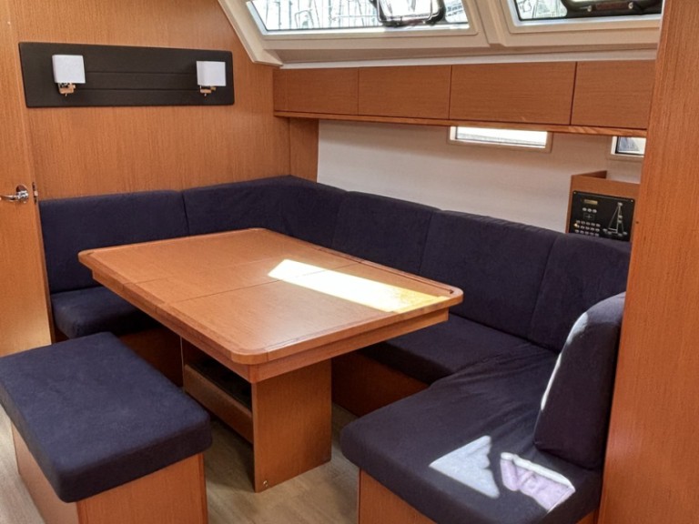 Sailboat for rent Pula at the best price