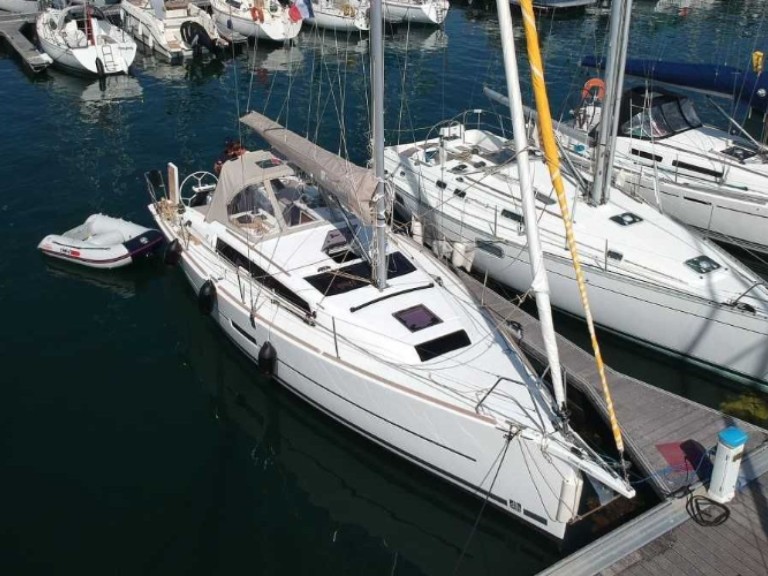 Boat rental 74 DUFOUR 360 in Arzon on Samboat