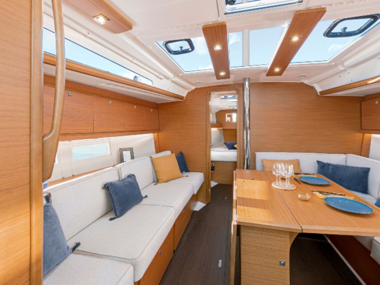 Sailboat for rent Arzon at the best price