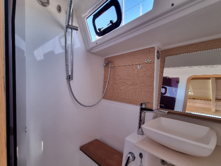 74 DUFOUR 430 in Arzon on SamBoat