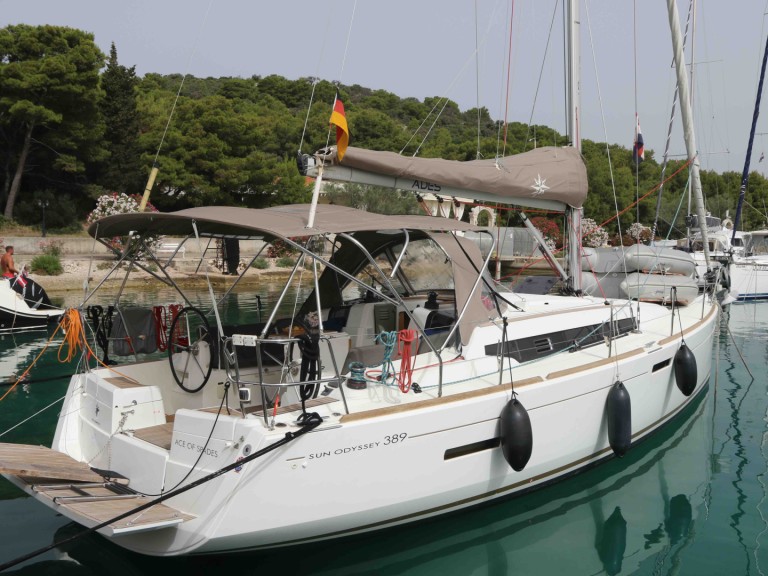 Bareboat Rental Sailboat Jeanneau with a boat licence
