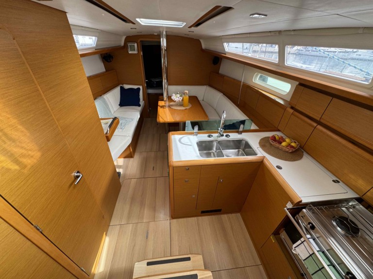 Sailboat for rent Rogoznica at the best price