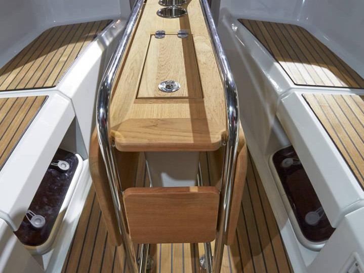 Sailboat rental with or without captain Jeanneau Port Fréjus