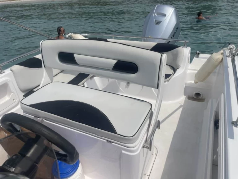 Bareboat Rental Motorboat Ranieri with a boat licence