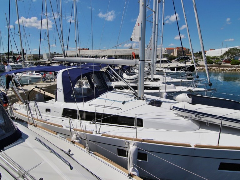 Yacht charter Sukošan cheap Oceanis 38.1