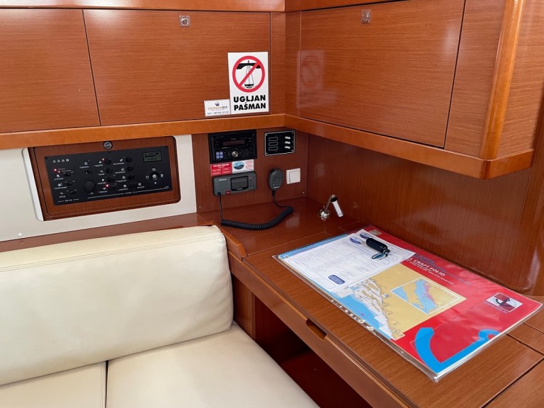 Rent a Bénéteau Oceanis 45 Sukošan