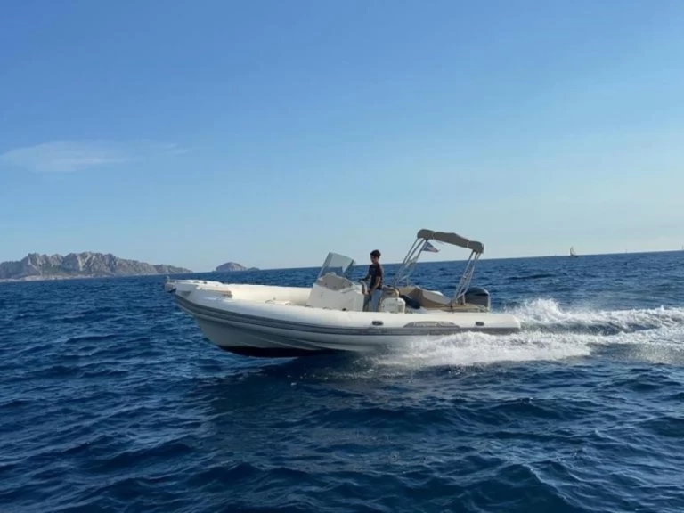 Motorboat for rent Marseille at the best price