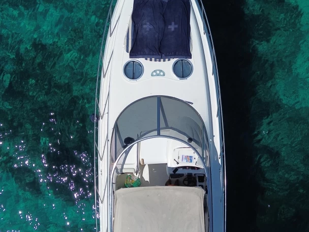 Bareboat Rental Motorboat Cranchi with a boat licence