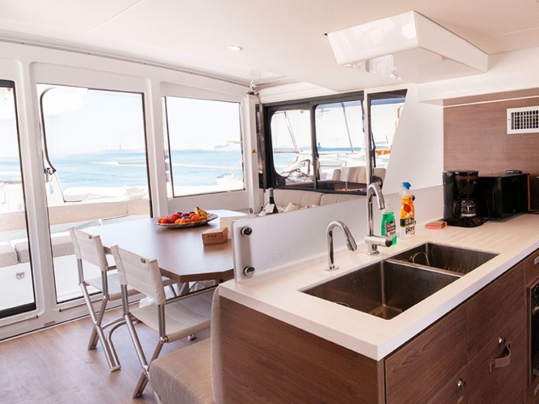 Yacht charter Tourlos cheap Bali 4.6