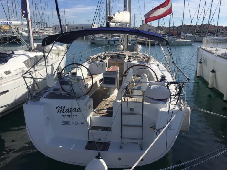 Sailboat rental in Betina - Bénéteau Oceanis 43