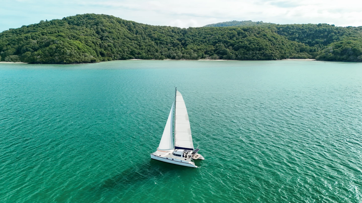 Mumby Sailing Catamaran 48ft exterior photo