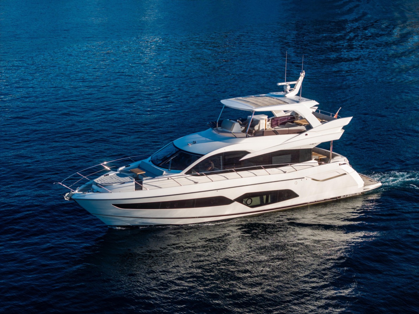 Rent a Luxury Yacht Sunseeker Manhattan 66 in San Ġiljan (Aquanaut