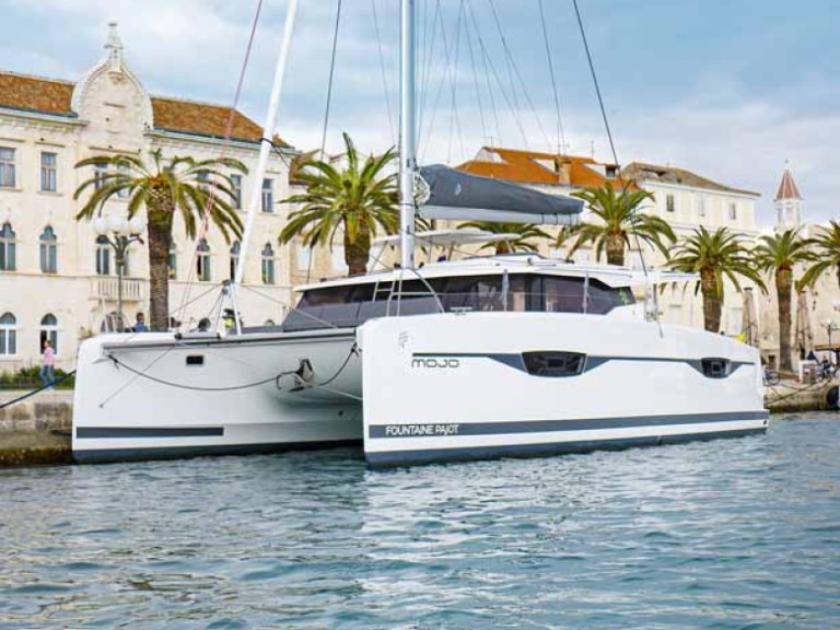 Boat rental Fountaine Pajot Astrea 42 in Pula on Samboat