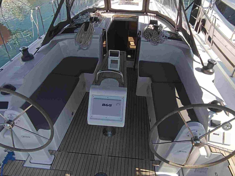 Sailboat for rent Tropea at the best price