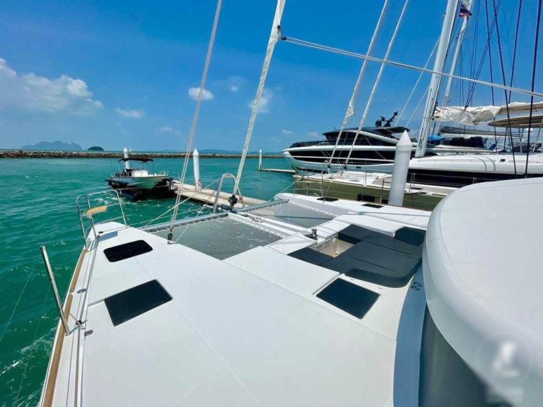 Yacht charter Mai Khao cheap Lagoon 52 F