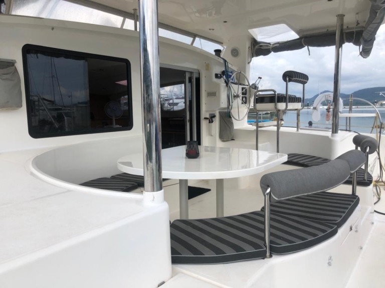 Yacht charter Mai Khao cheap Matrix Vision 450