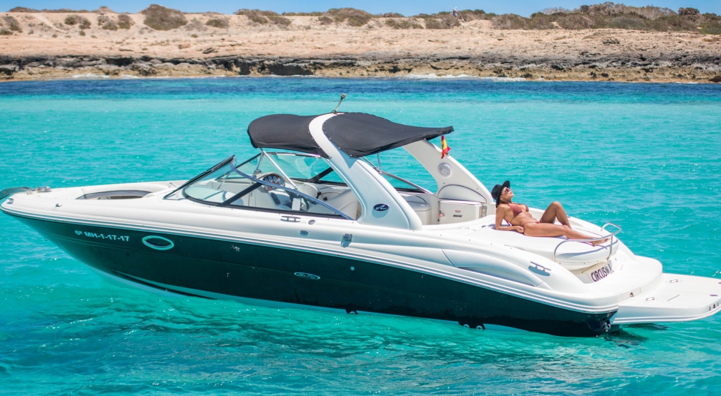 Rent a Motorboat Sea Ray 290 SLX in Ibiza Town (ATARI) | SamBoat