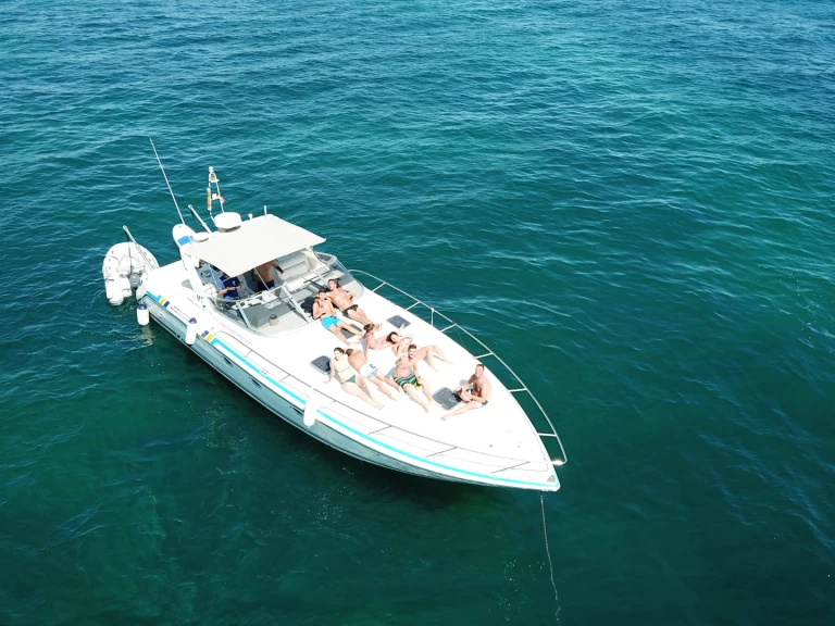 Boat rental Cranchi Mediterranee 40 in Portimão on Samboat
