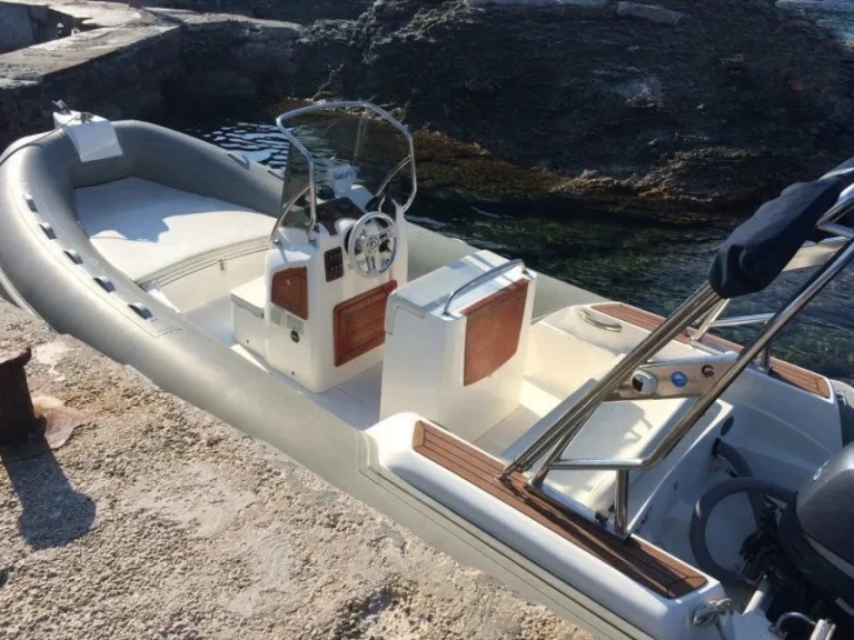 Bareboat Rental RIB Capelli with a boat licence