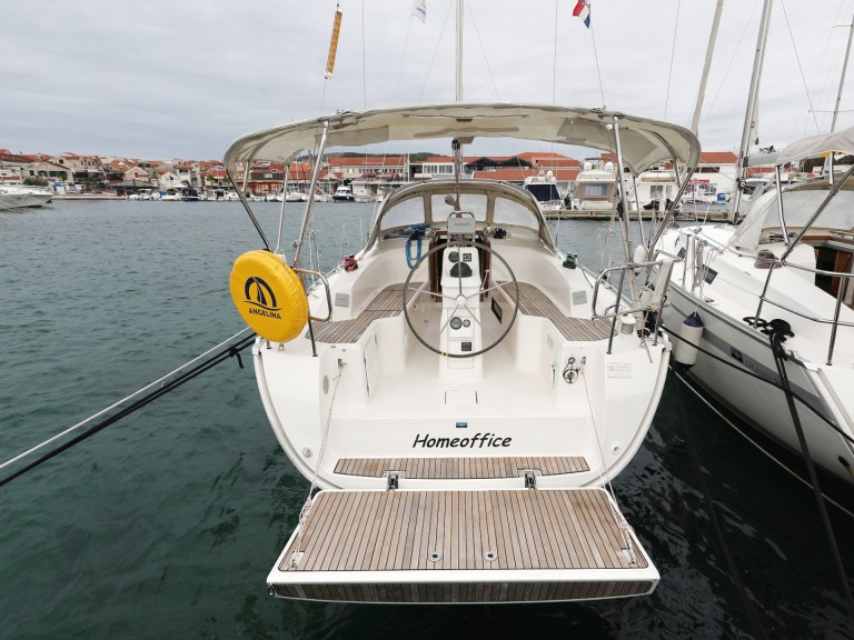 Sailboat rental in Šibenik - Bavaria Cruiser 33