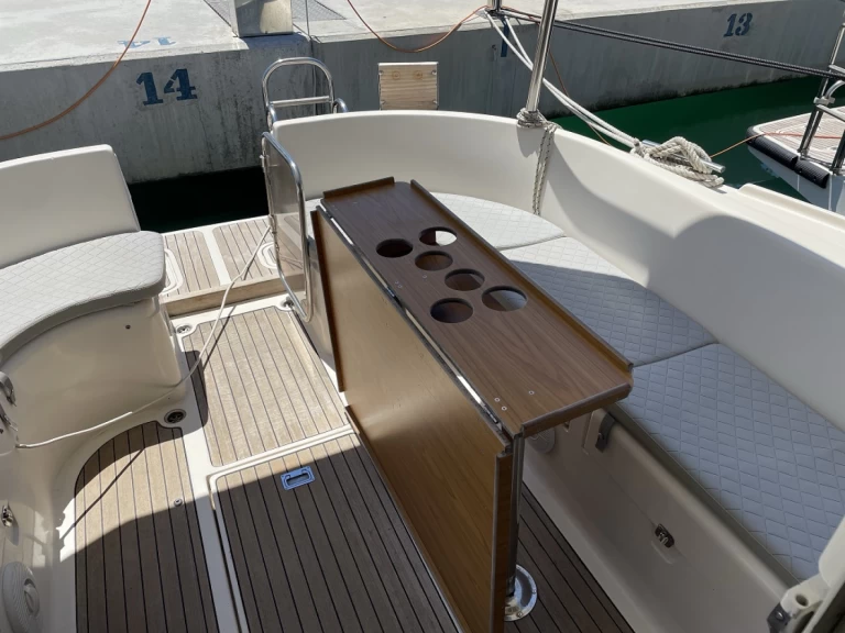 Yacht charter Sukošan cheap Adria 1002 Vektor