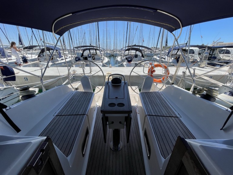 Sailboat rental in Sukošan - Bavaria Cruiser 37